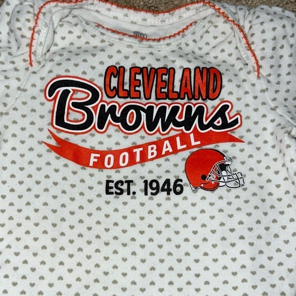 NFL Team Apparel Cleveland Browns Polka Dotted Onesie Size 3/6 Months - Picture 6 of 7